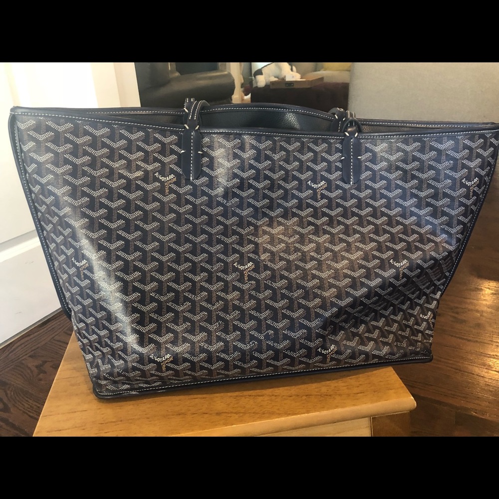 Reversible navy and chevron tote